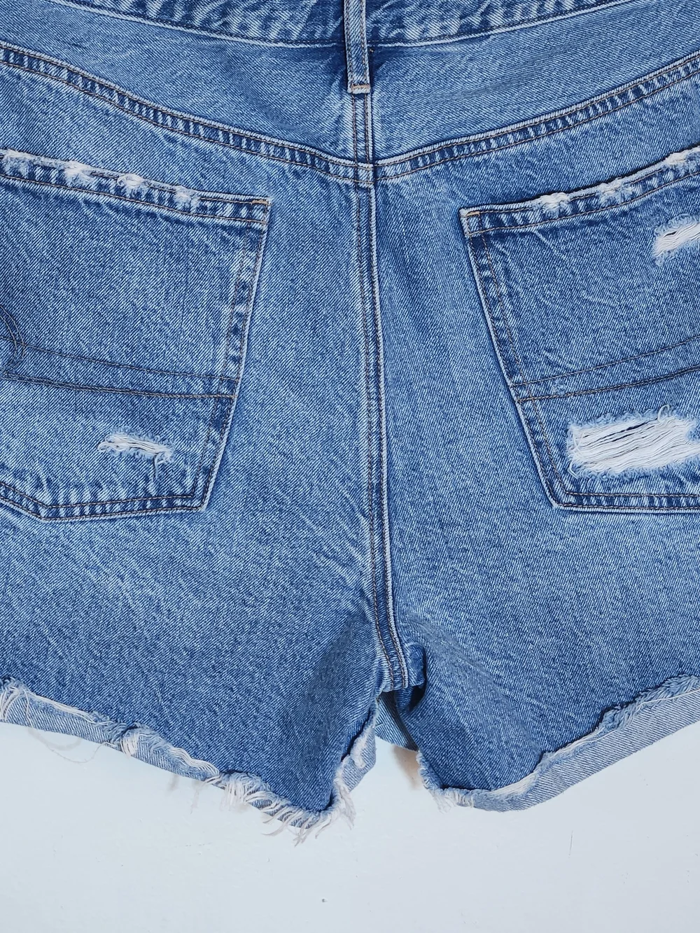 American Eagle Tomgirl Distressed Denim Shorts Medium Wash Size 14